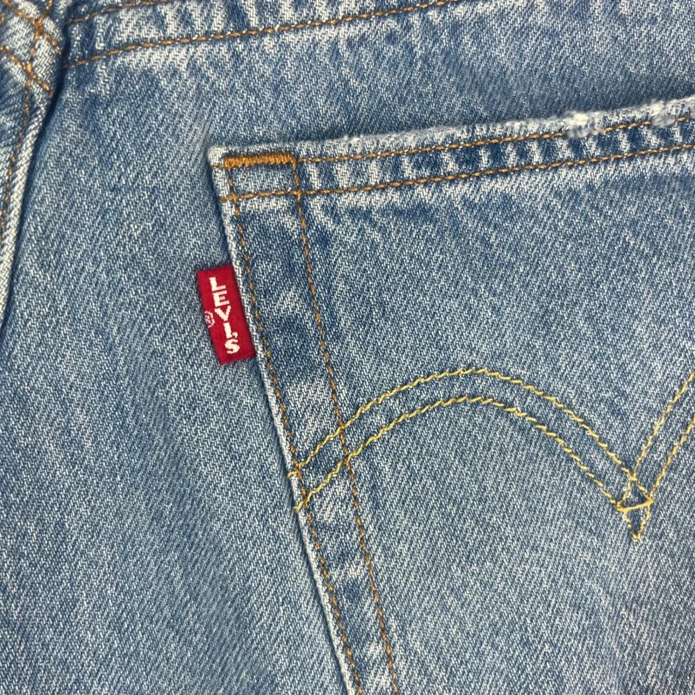 Levi's Premium‎ 501 Long Shorts Women's 26 NWT Blue Distressed Raw Hem Mid Rise
